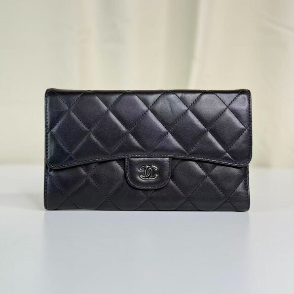 Chanel Black Leather Flap Wallet - Small Quilted Goods with Classic CC Logo - Picture 1 of 7